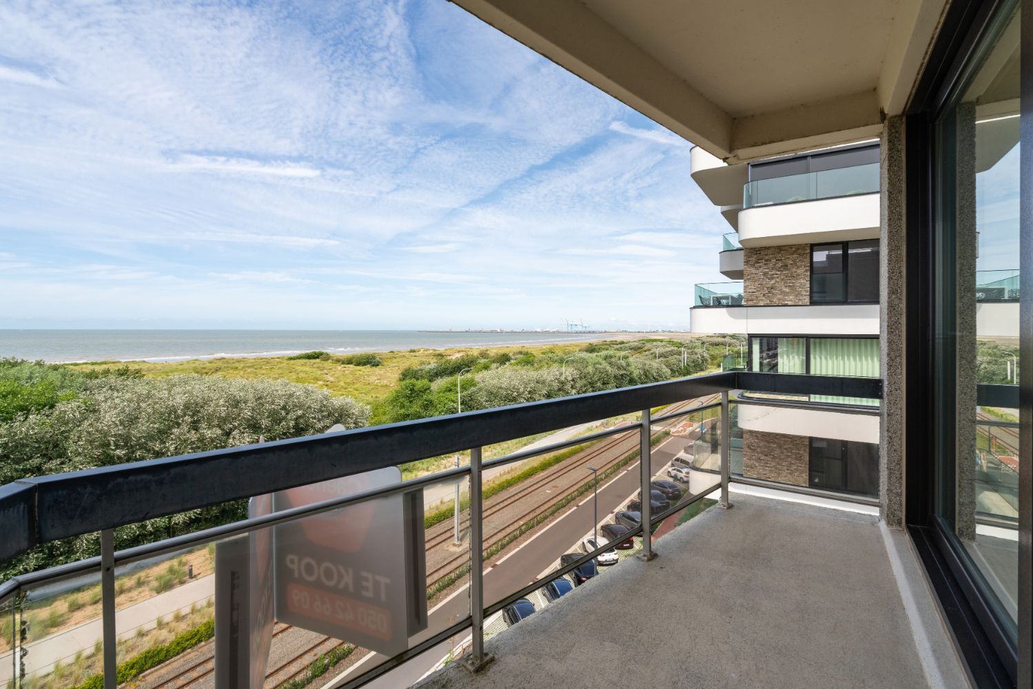 Prachtig doorlopend hoekappartement met zowel frontaal zeezicht als zicht op de polders foto 17