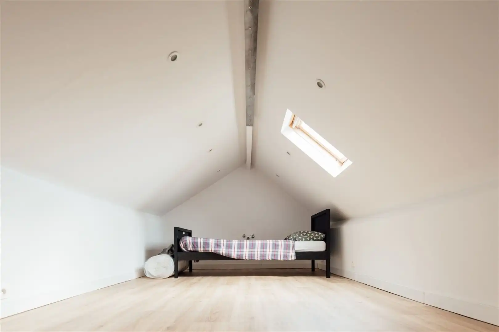 Opbrengsteigendom met praktijk en duplex appartement foto 21