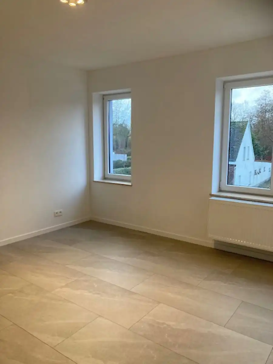 Totaal gerenoveerde, energiezuinige woning foto 12