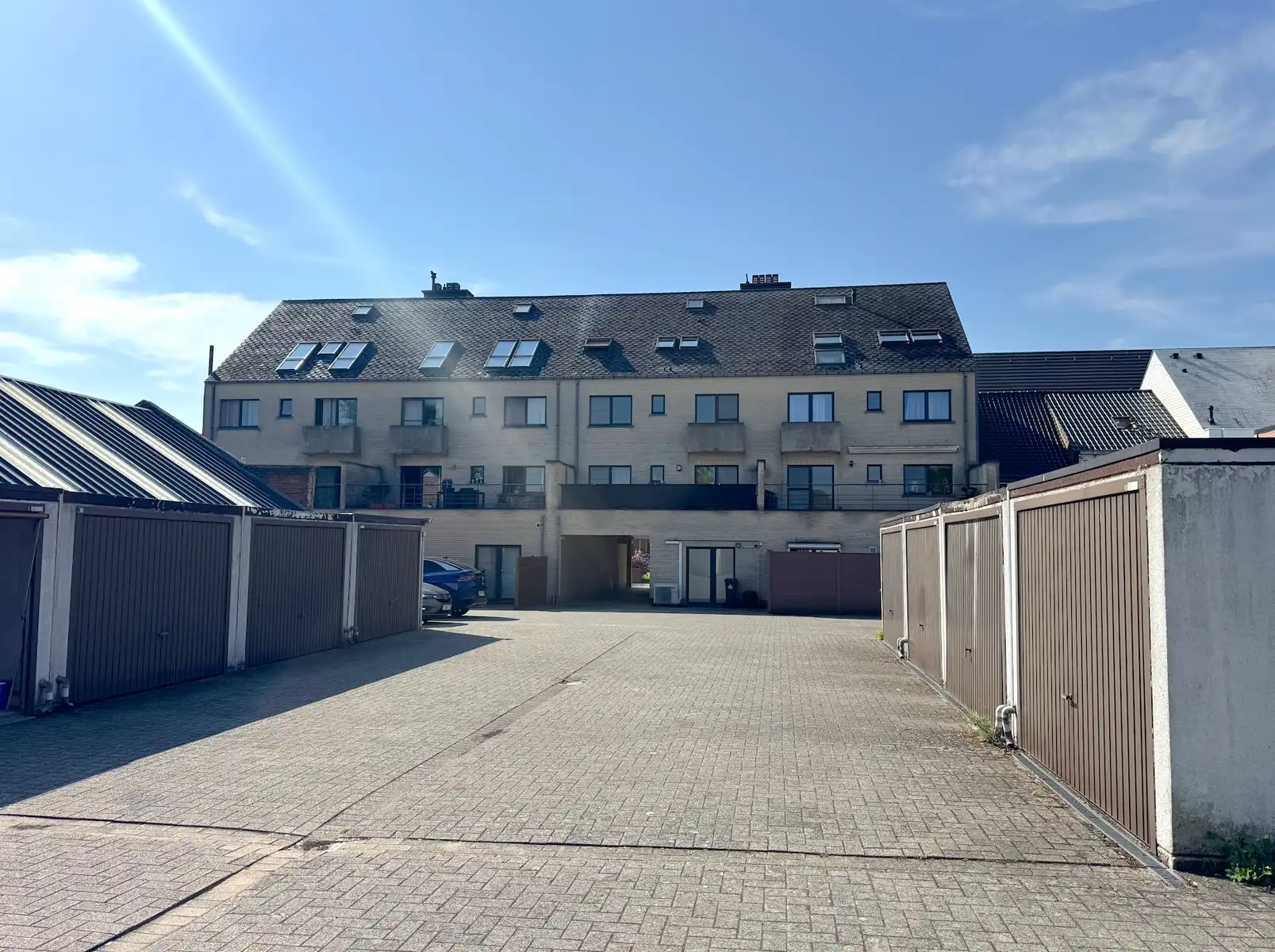 Instapklaar appartement met 2 slaapkamers én garage! foto 2