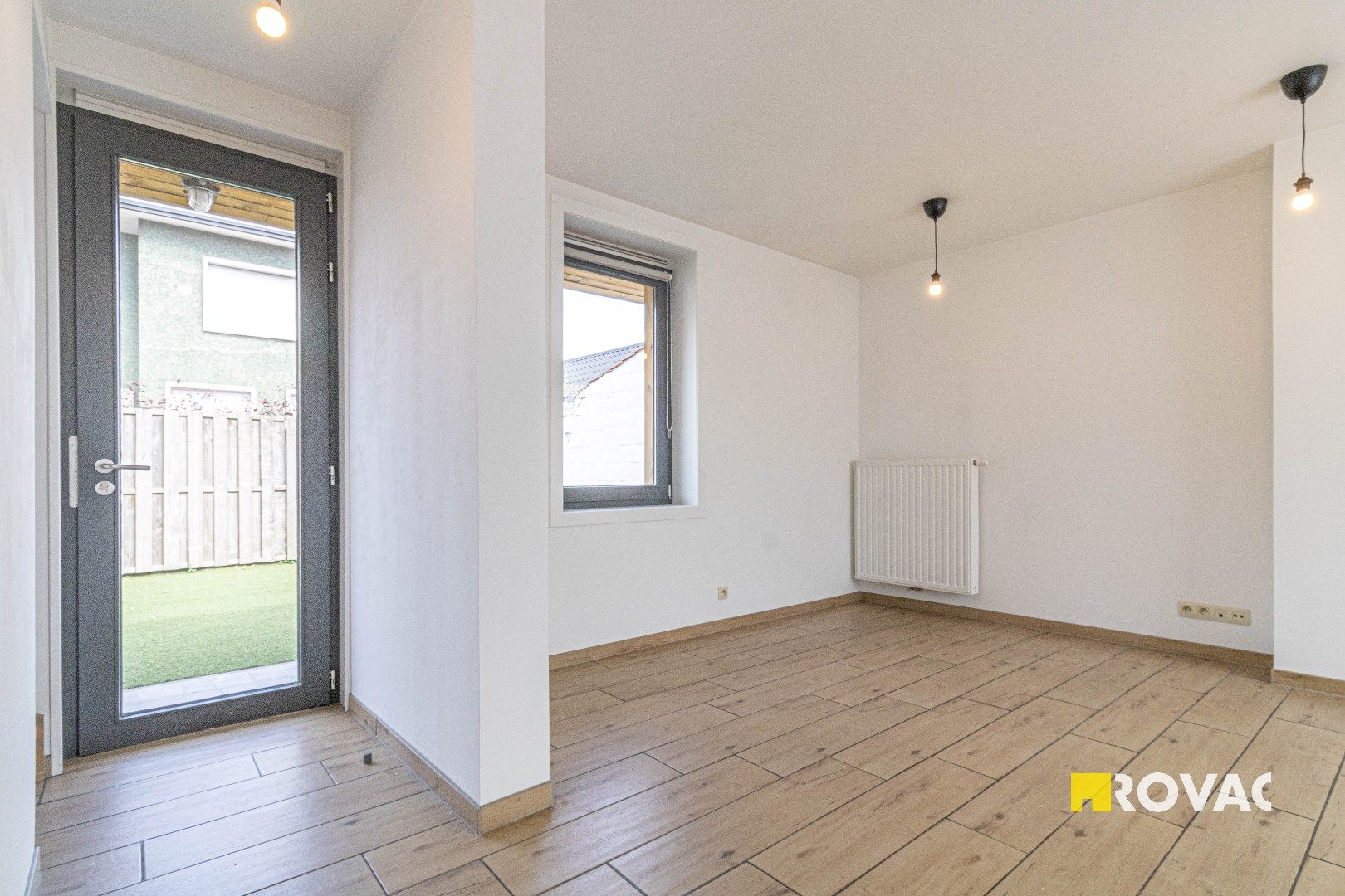 Gerenoveerde hoekwoning met 2 slaapkamers, tuin en uitweg.  foto 4