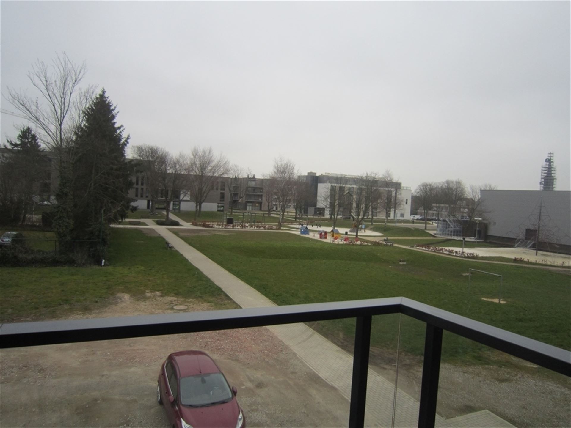 Appartement met 2 slaapkamers, terras, lift, parkeergarage!  foto 6