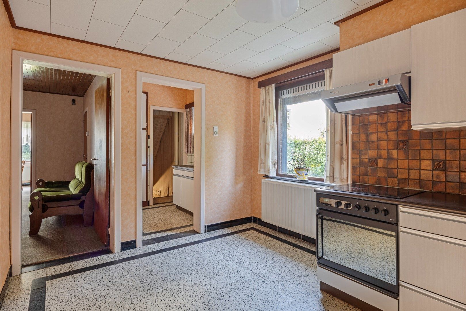 Charmante te renoveren woning met 3 slpks op een prachtig perceel van 1.165m !  foto 8