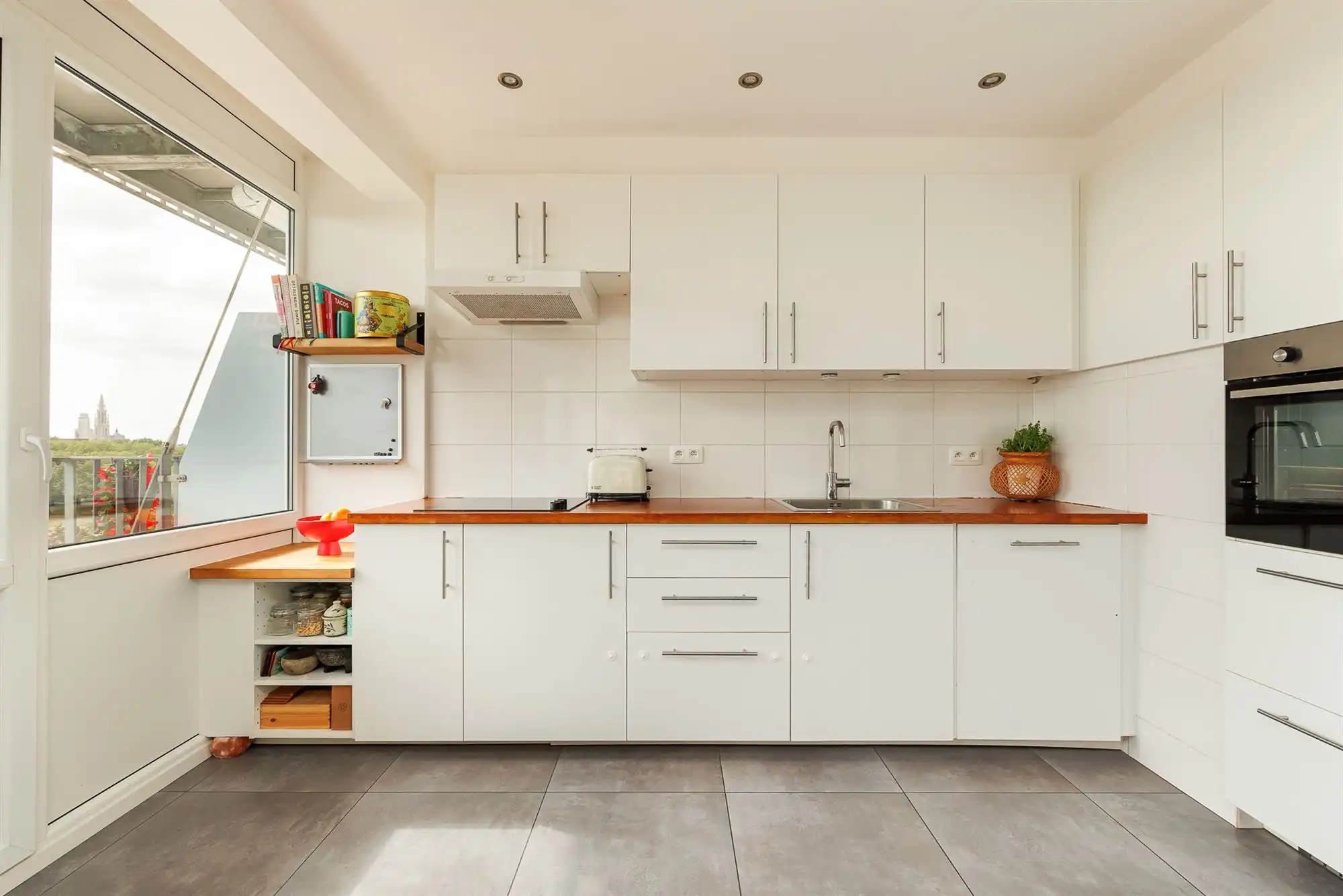Instapklaar appartement met 2 terrassen en 2 slaapkamers foto 6