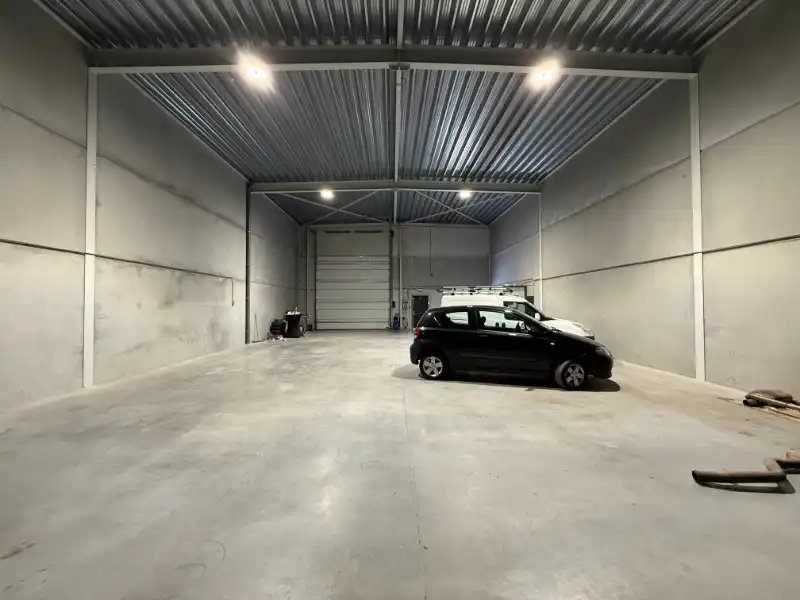 Recente KMO-unit van 234 m² met 2 privatieve parkeerplaatsen foto 6