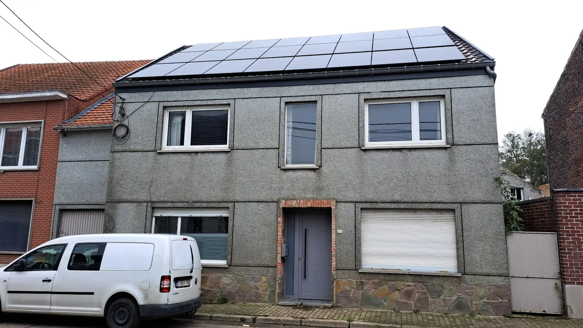 Gezinswoning met 4 slaapkamers, garage en grote tuin. foto 2