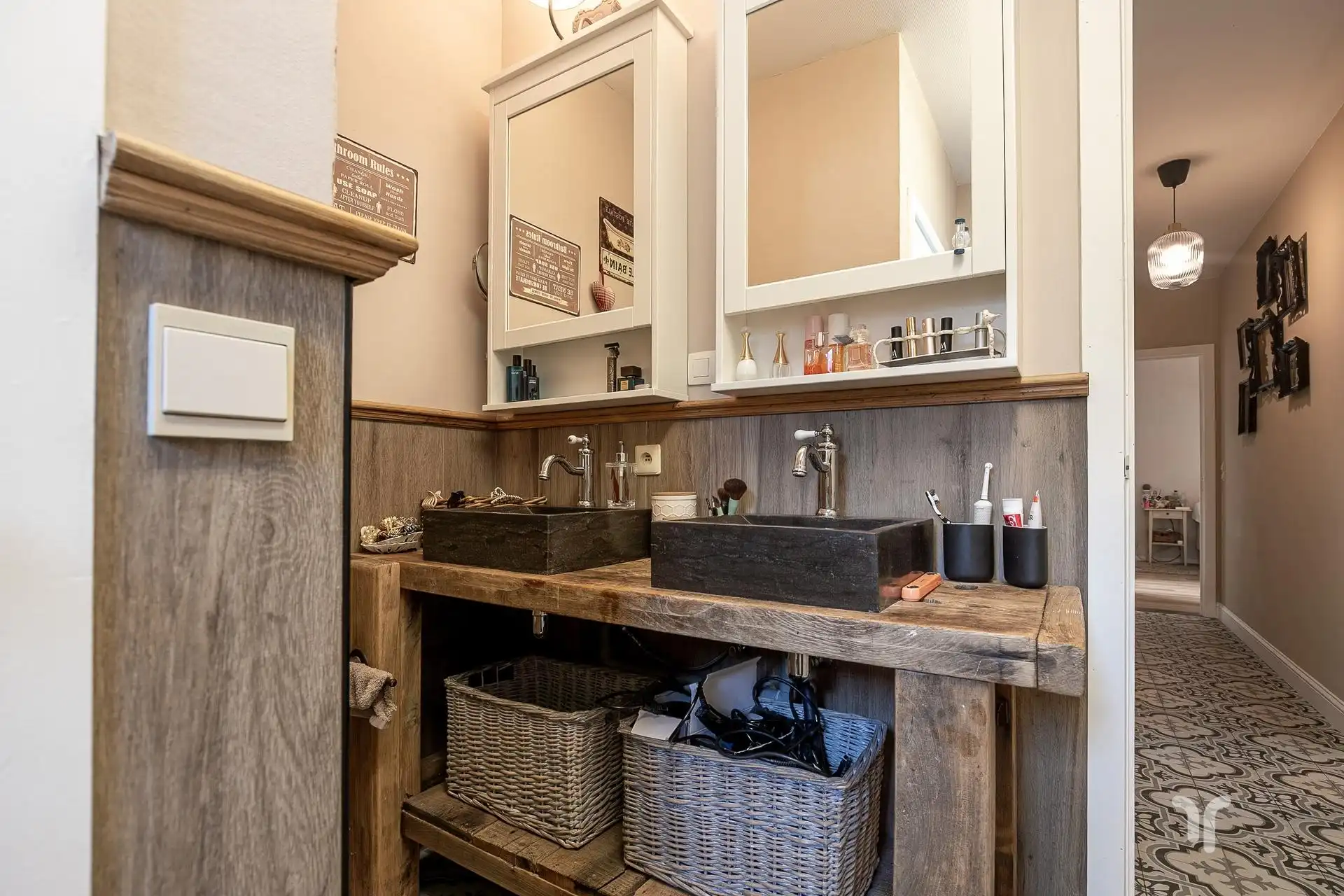 Zeer verzorgde, instapklare, volledig gerenoveerde open bebouwing met 5 slaapkamers. foto 11