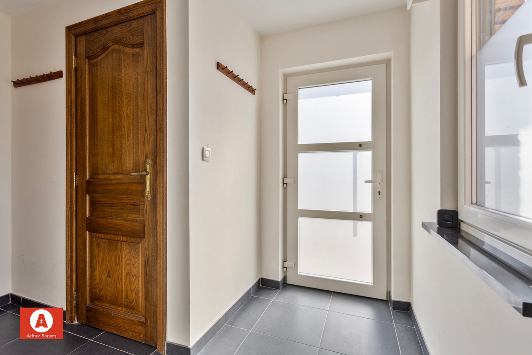 Ruime woning met 4 slaapkamers in doodlopende straat foto 5