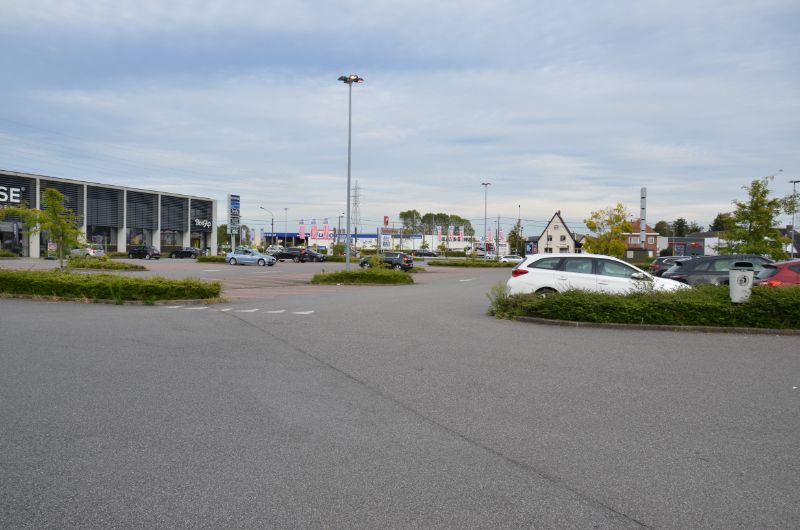 Te huur :  Roeselare Bruggesteenweg baanwinkel 665 m², hoekpand met grote inrijpoort foto 4