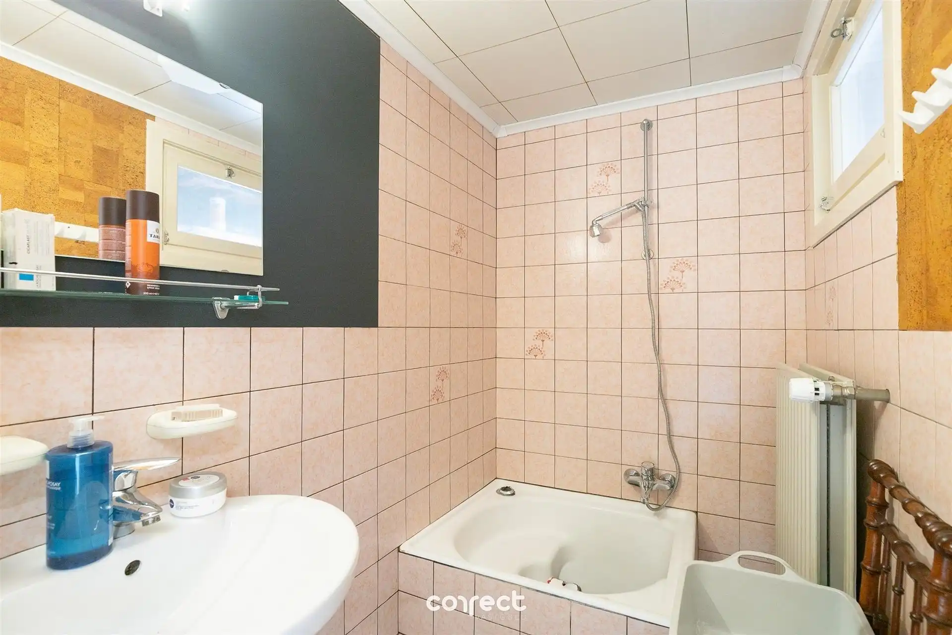 Te renoveren, charmante woning op een mooi perceel. foto 10