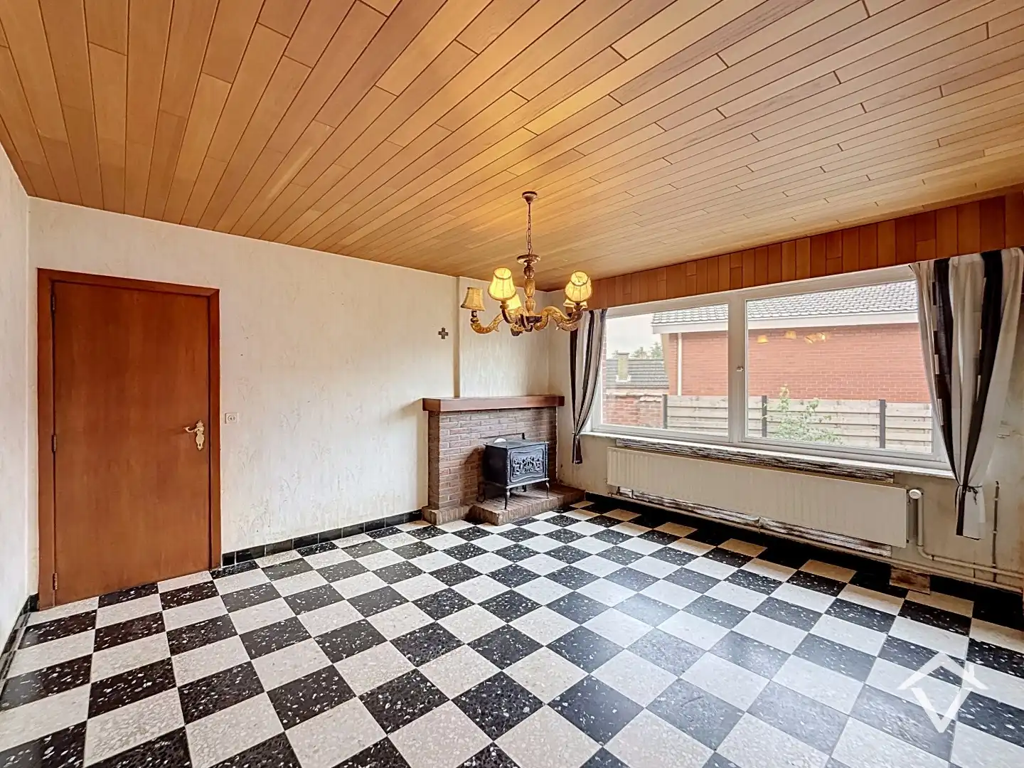 Gelijkvloerse woning met 3 slaapkamers, ruime garage en tuin op een gunstige ligging te Hooglede foto 4