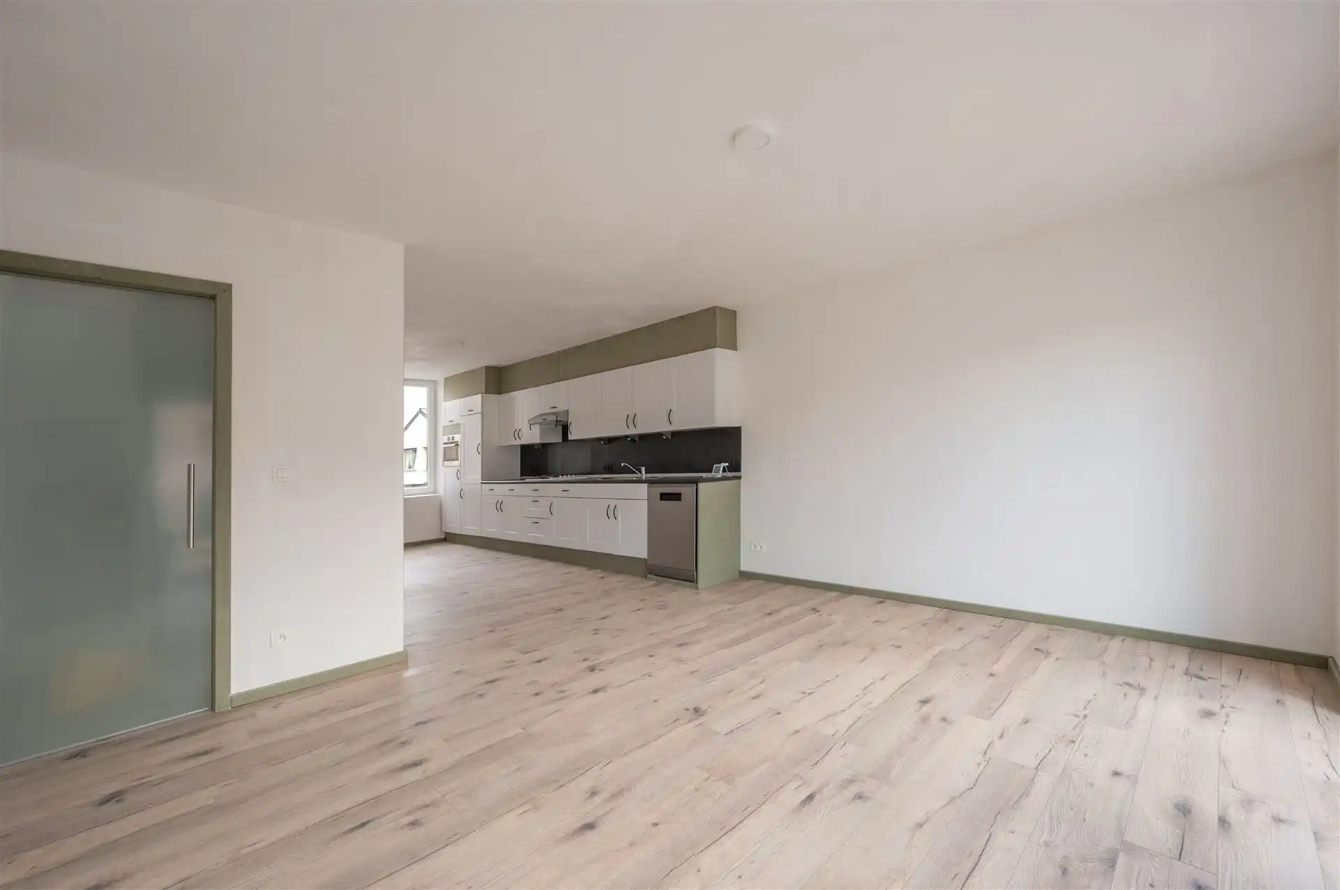 Gerenoveerd appartement met 3 slaapkamers foto 2