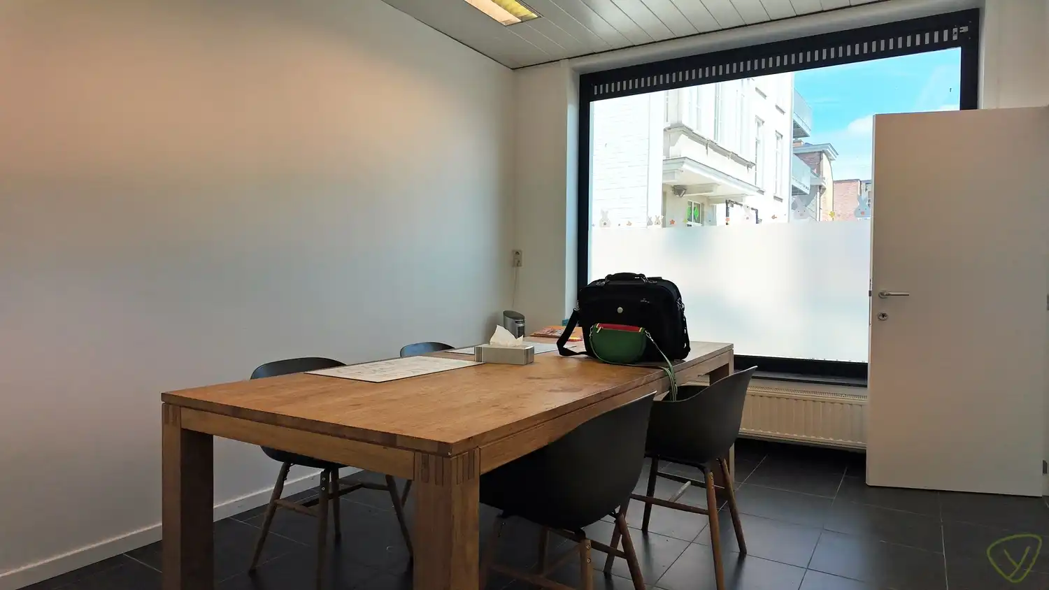 Gunstig gelegen handelsruimte tekoop in het centrum van Eeklo! foto 6