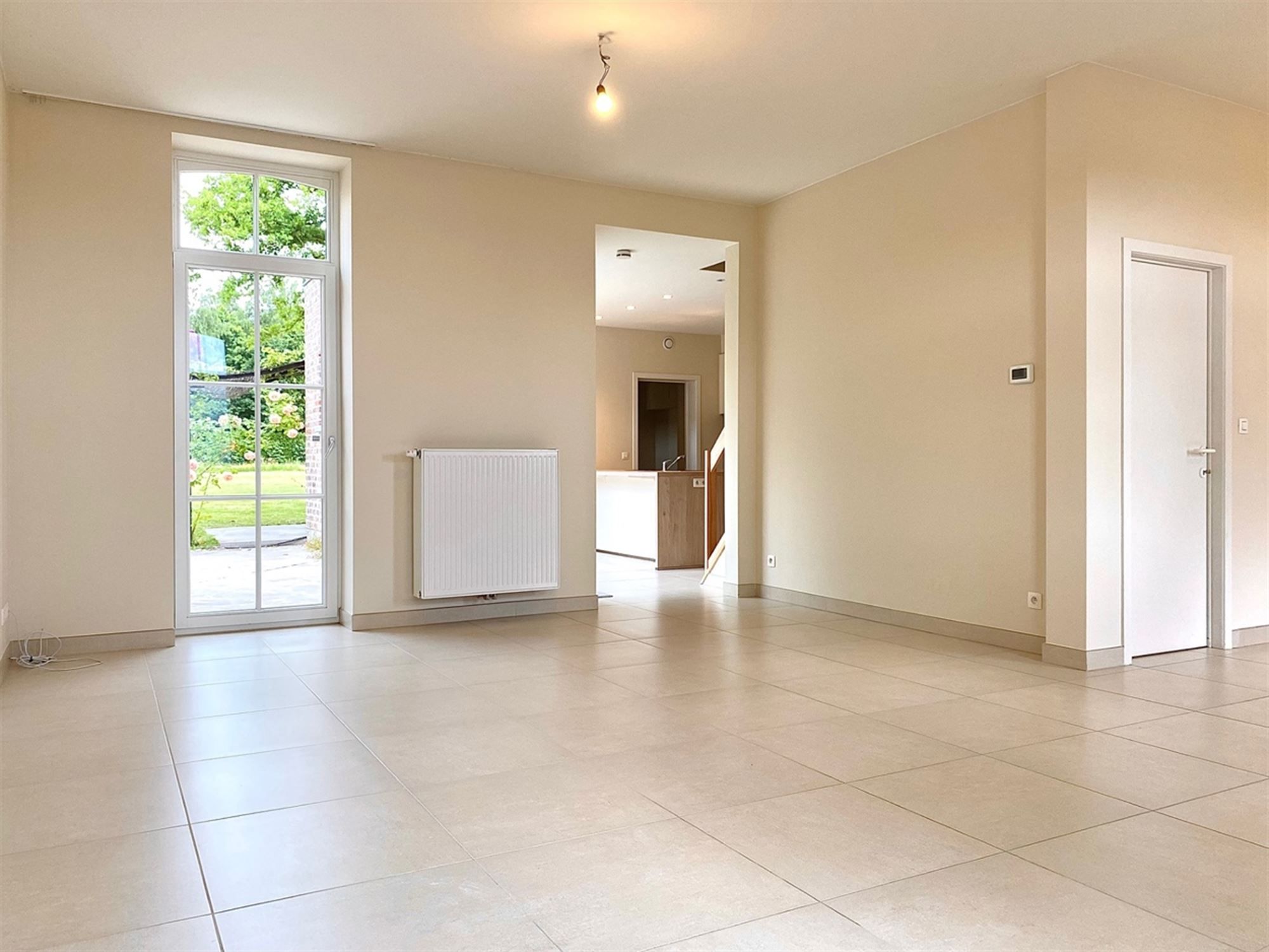 Charmante WONING (open bebouwing) met 3 SLAAPKAMERS, TUINTJE & TERRAS, zowel voor- als achteraan een OPEN GROEN ZICHT foto 6