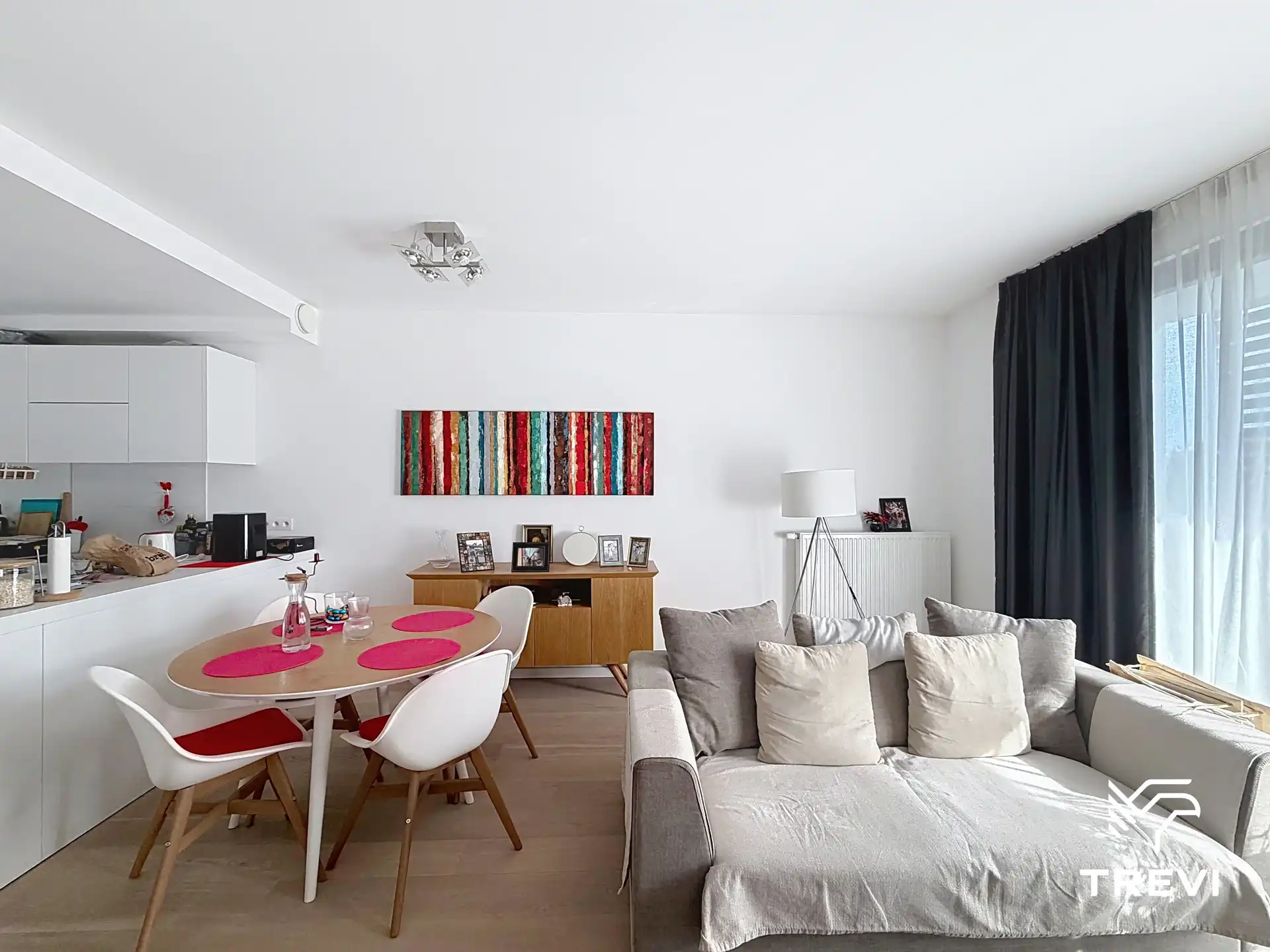 Appartement met 1 slaapkamer + parking in de Europese wijk ! foto 3