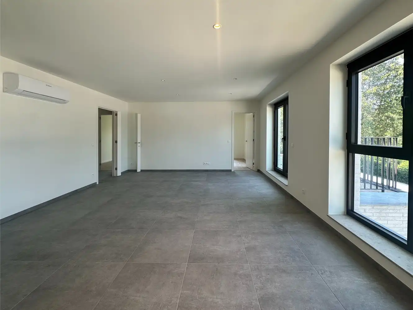 Nieuwbouwappartement met autostaanplaats in groene, bosrijke omgeving te Ranst. foto 4
