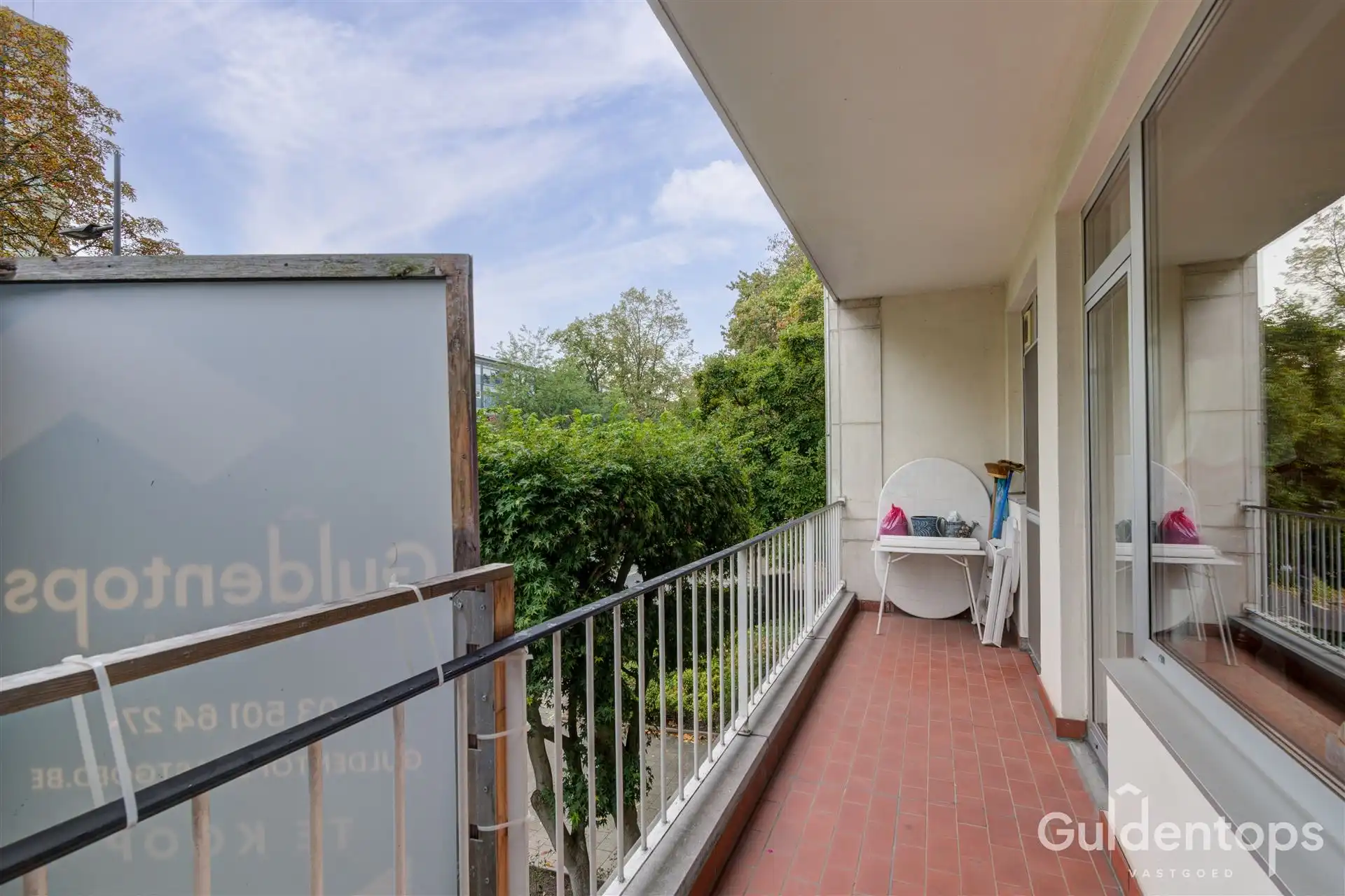 Ruim en lichtrijk 1 slker appartement met terras en parking foto 10