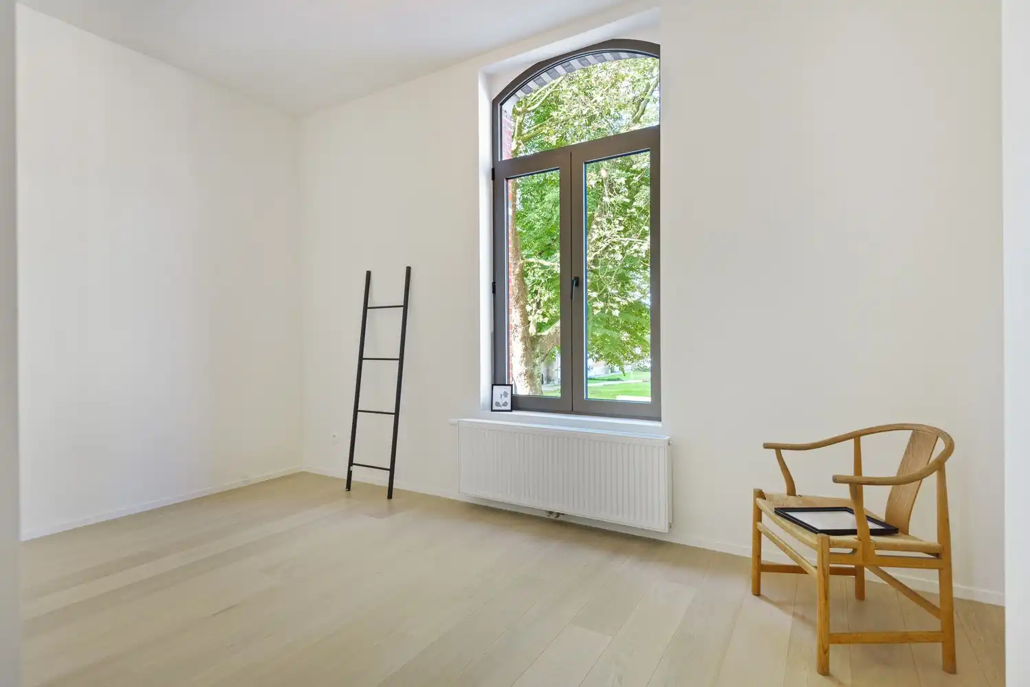 Gerenoveerd appartement met 2 slaapkamers , buitenruimte en groen zicht foto 13