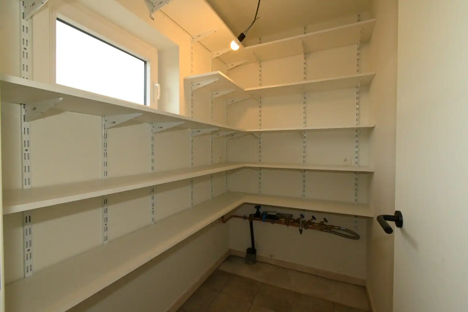 Gerenoveerde bungalow in Maldegem met tuin, terras en garage foto 12