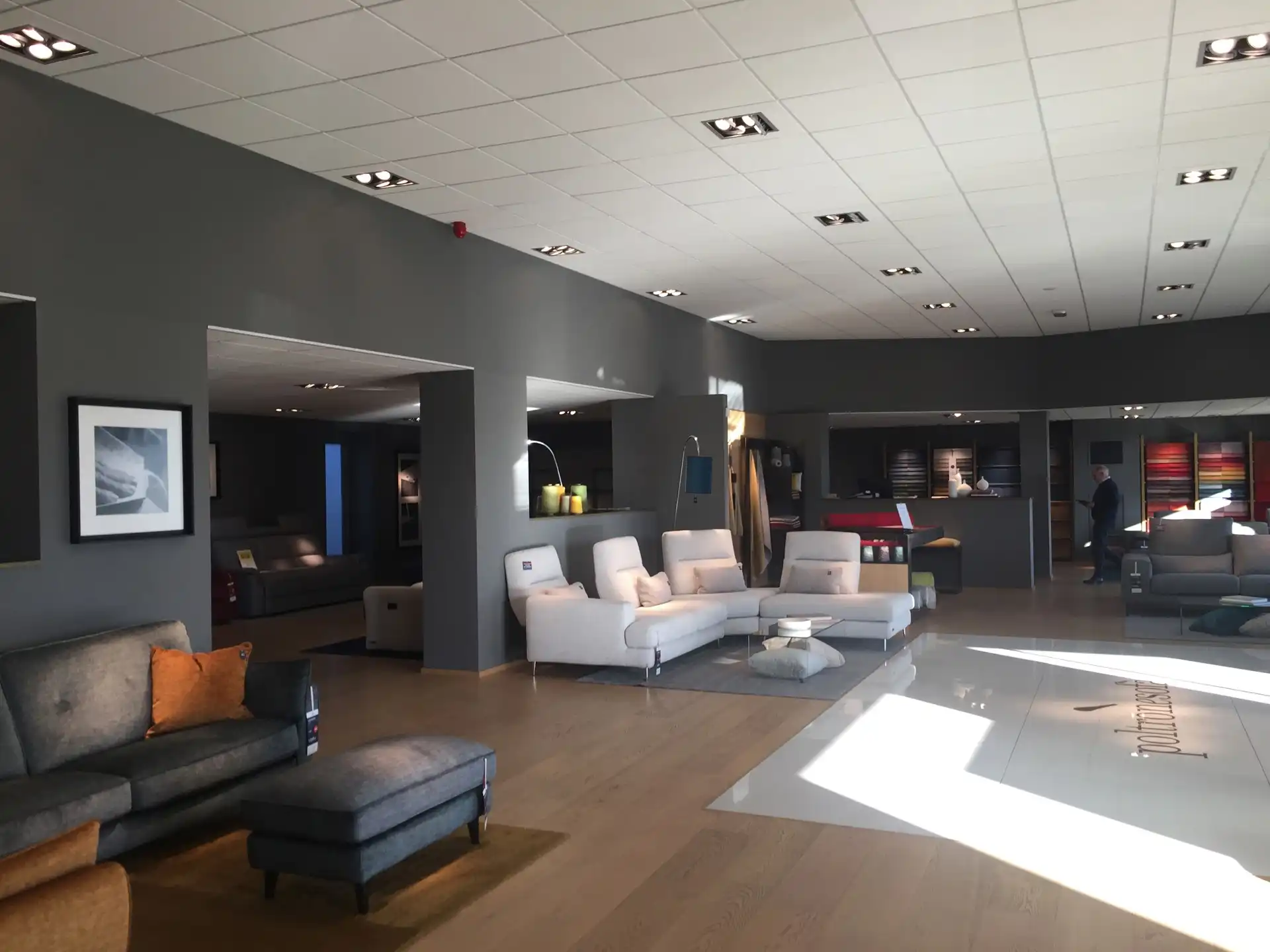 Commerciële ruimte  te huur op zichtlocatie foto 2