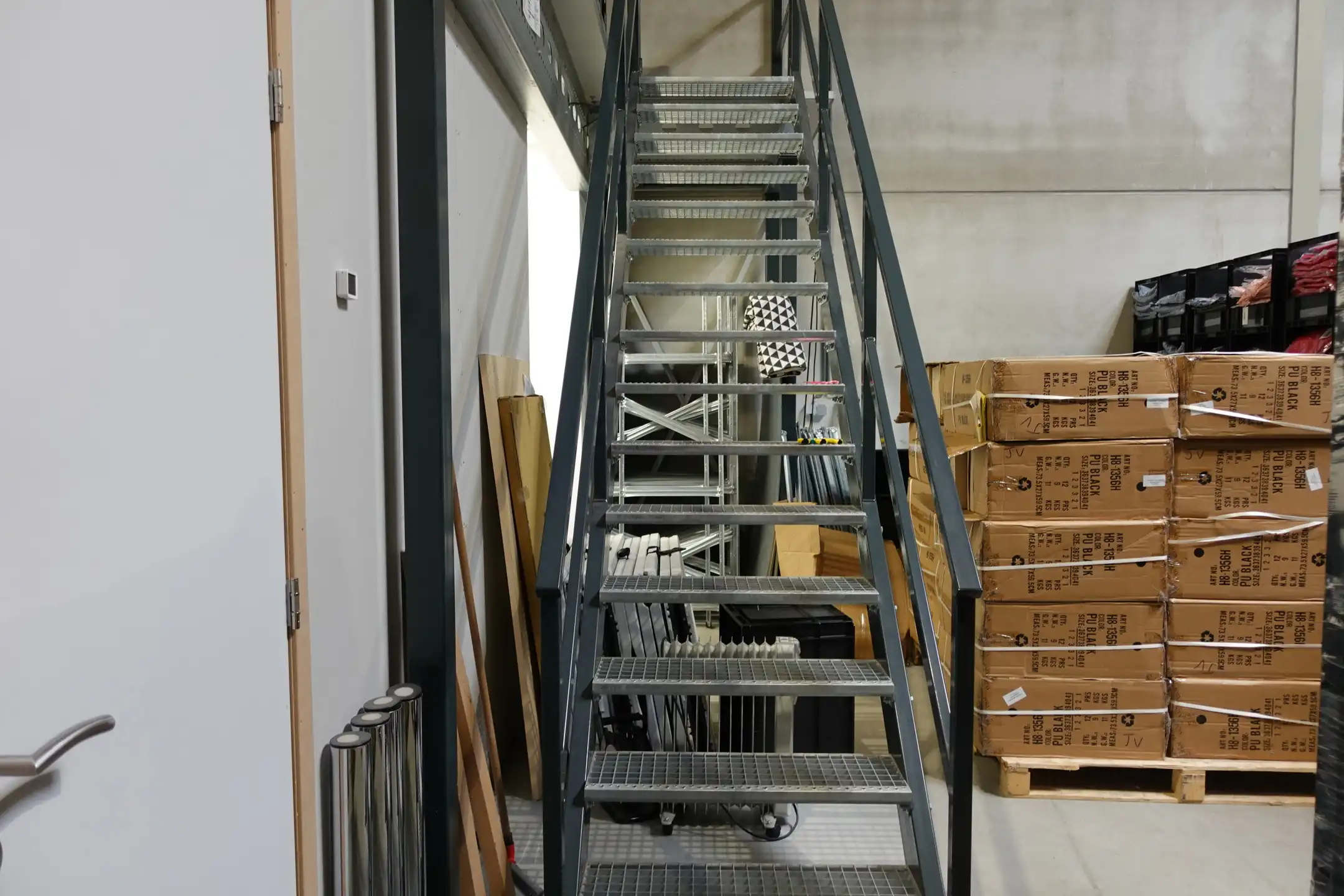 KMO-unit met 2 autostaanplaatsen te Beerse. foto 4