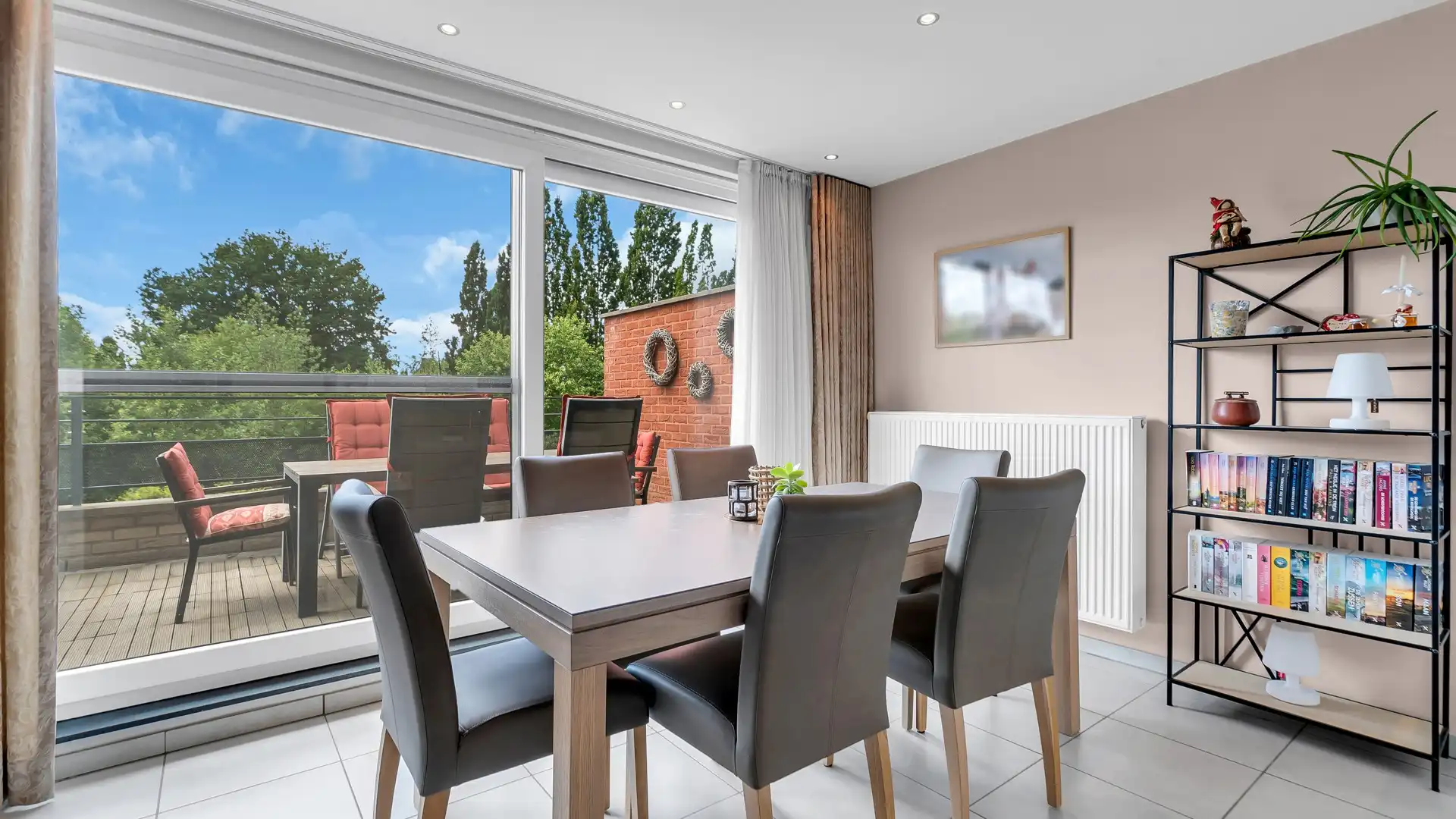 Lichtrijk, energiezuinig en instapklaar appartement met riant terras foto 5