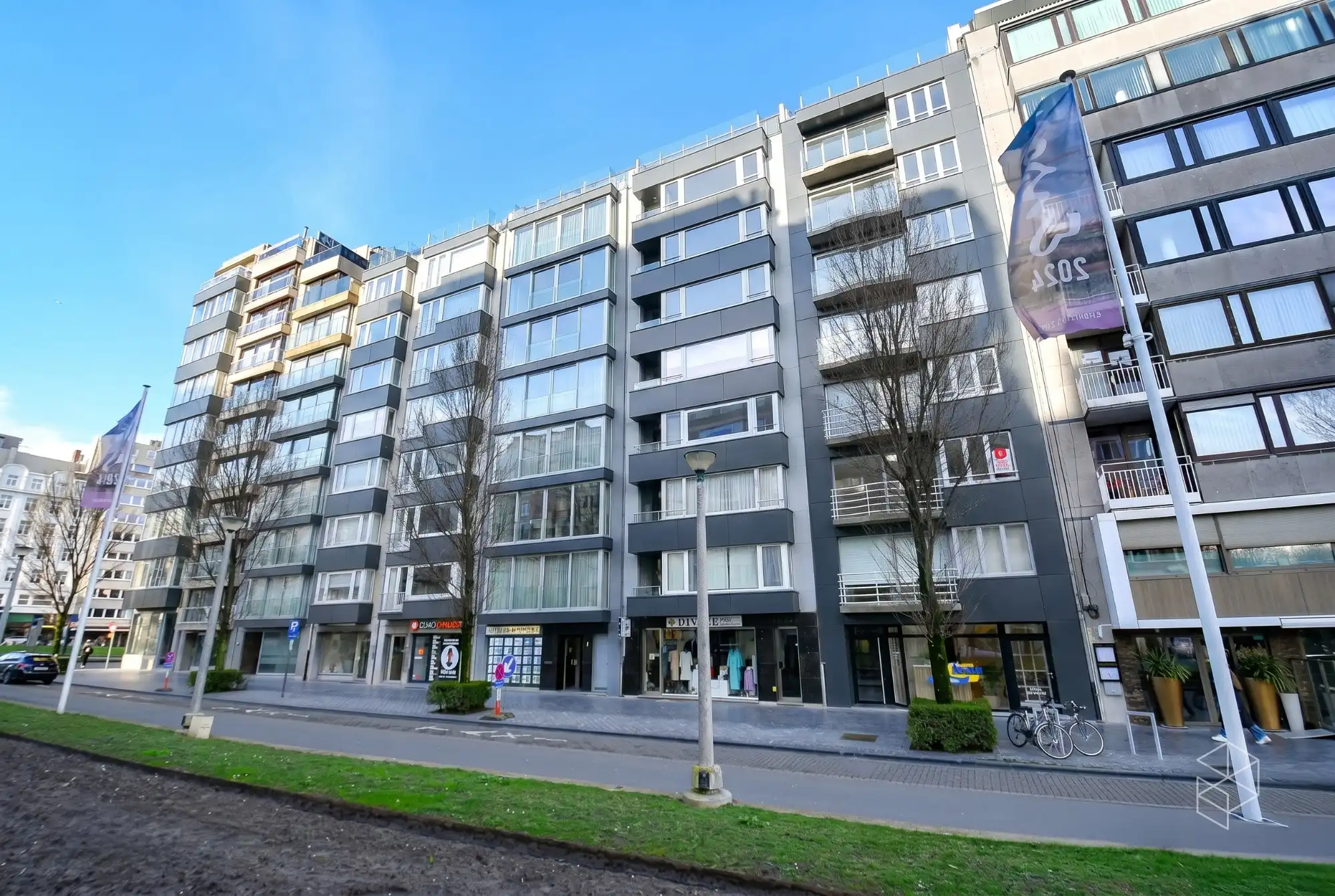 GERENOVEERD APPARTEMENT MET ZICHT OP het LEOPOLD PARK foto {{pictureIndex}}