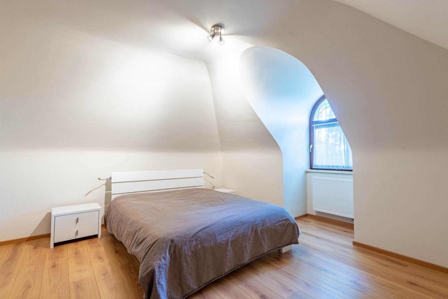 Riante villa met 5 slaapkamers, 4 badkamers en binnenzwembad foto 16