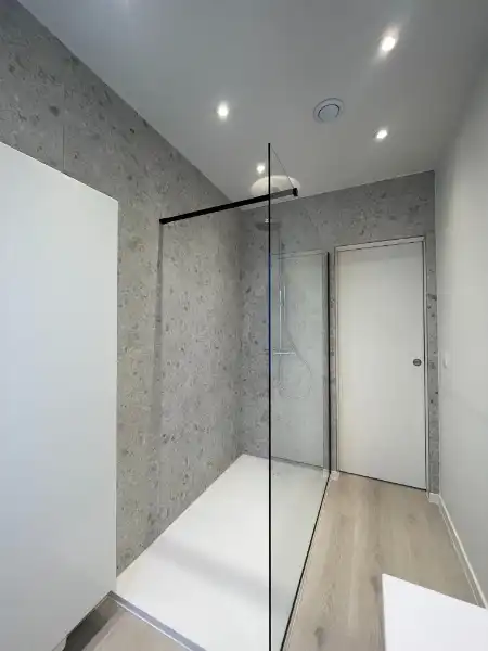Totaal gerenoveerde woning met terras nabij UZ Gent foto 10
