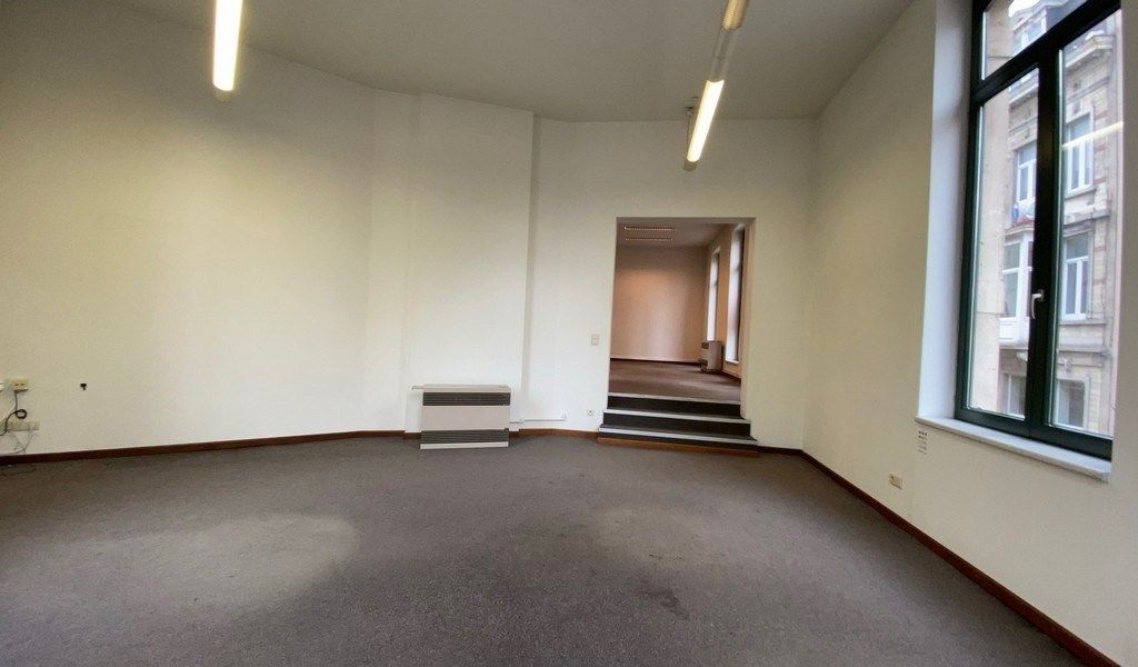 Kantoorruimte te huur in gerenoveerde herenwoning in centrum Gent foto 9