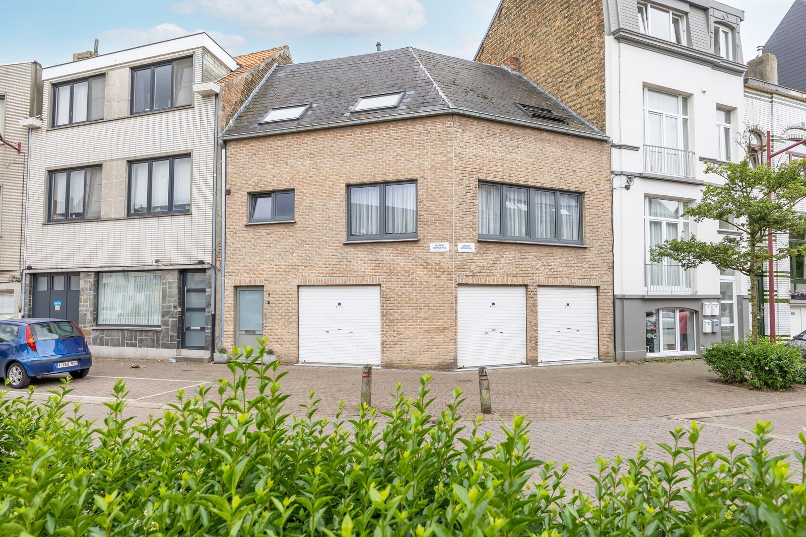 Rijwoning met zonnige binnentuin en 3 garages foto 2
