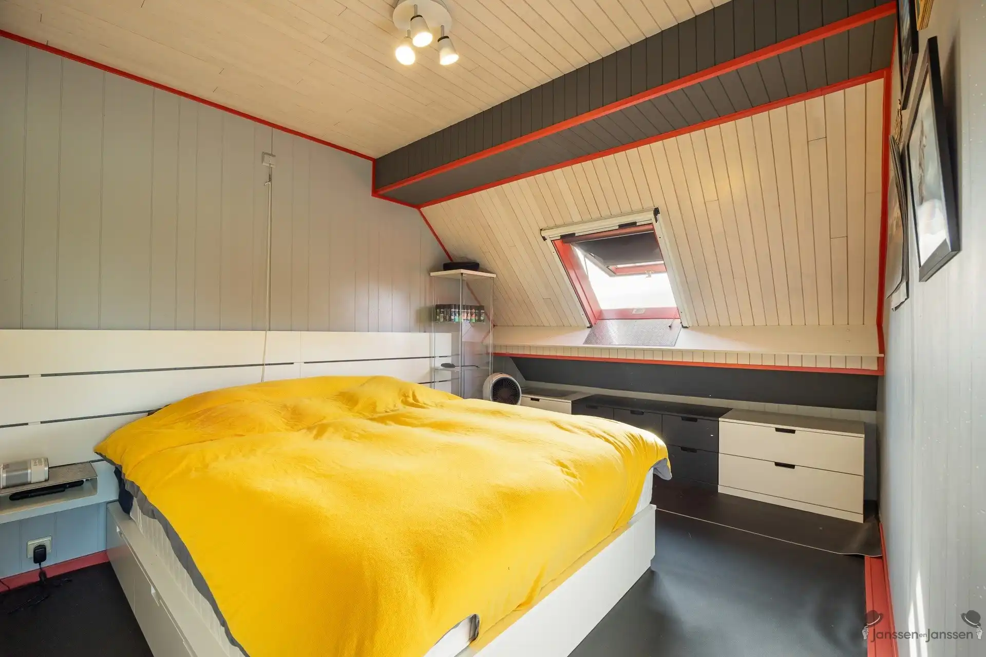 Ruime gezinswoning met 5 slaapkamers foto 14