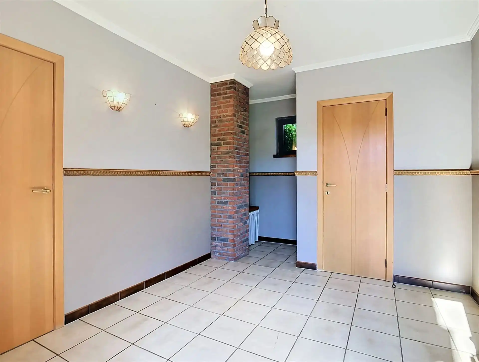 Villa met 3 slpk., bureau en groot perceel foto 3