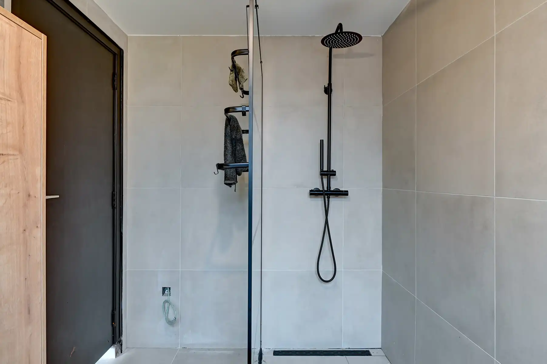 Instapklare, gerenoveerde woning (165 m²) met 2 slaapkamers (mogelijkheid tot 3), veranda en dubbele garage. foto 12