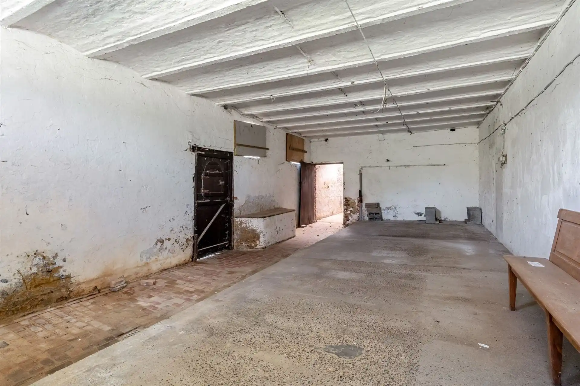 Te renoveren vierkantshoeve met achterliggende grond. foto 22