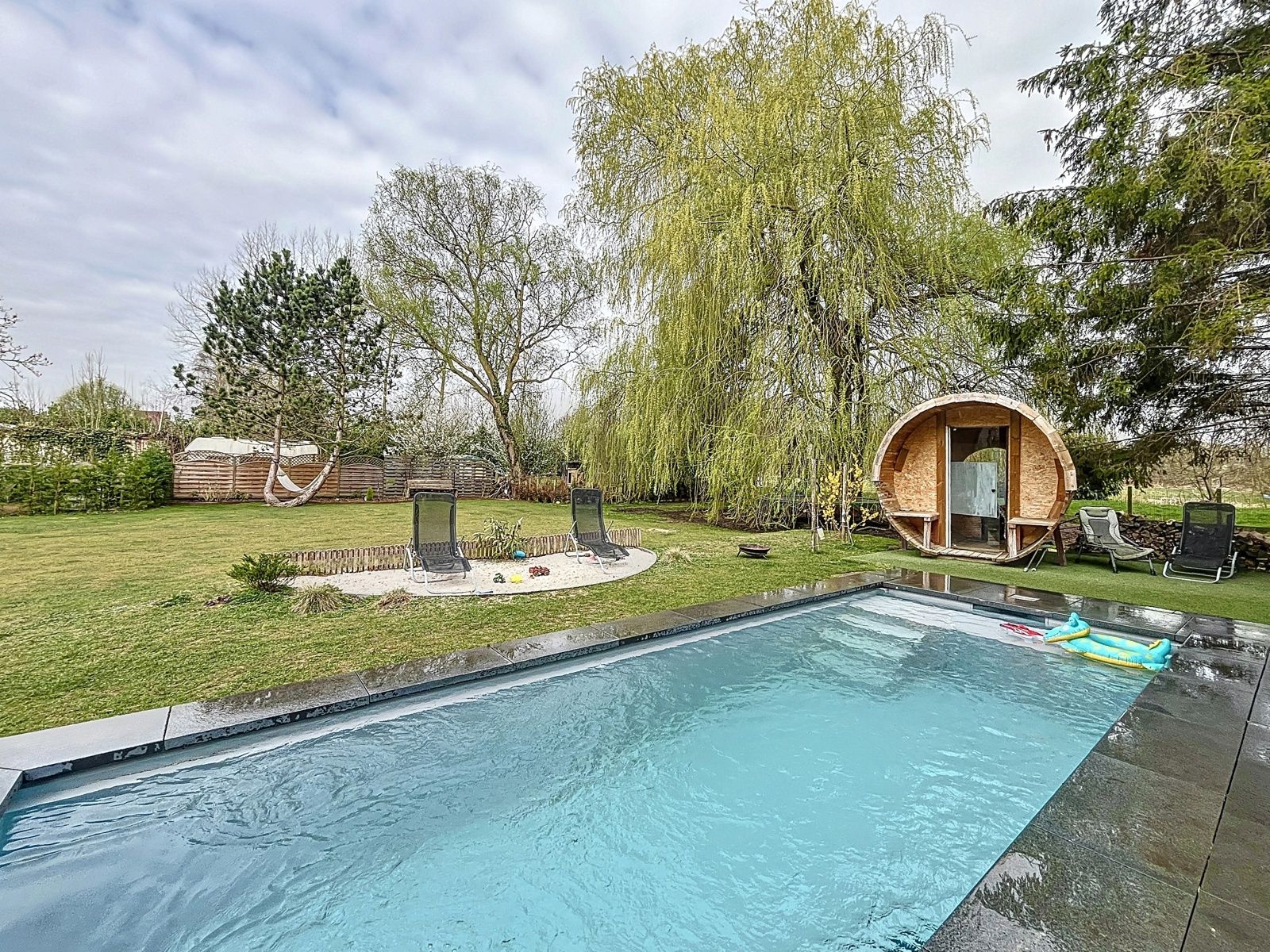 Instapklare woning met 5 slpks - tuin mét zwembad en sauna foto 21