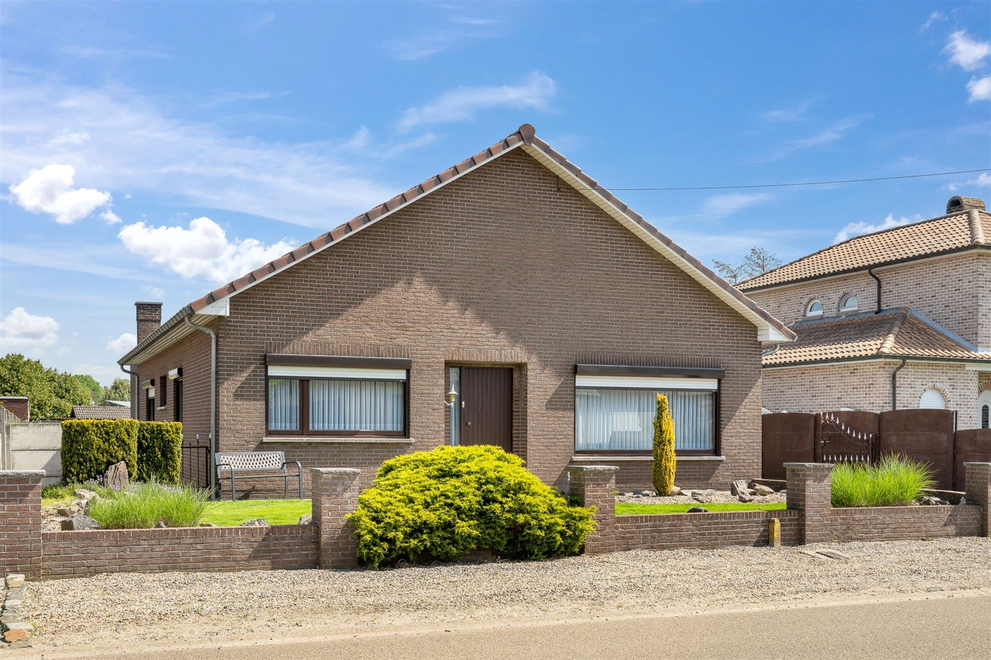 Hoofdfoto van de publicatie: INSTAPKLARE GELIJKVLOERSE WONING OP RUSTIGE LIGGING