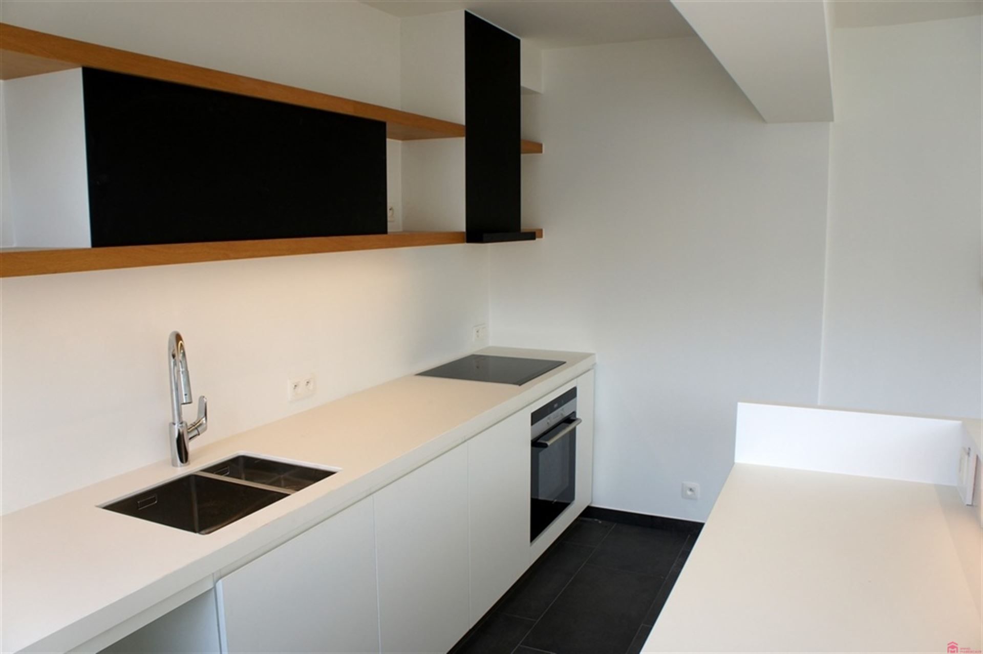 Groot appartement met garage foto 8