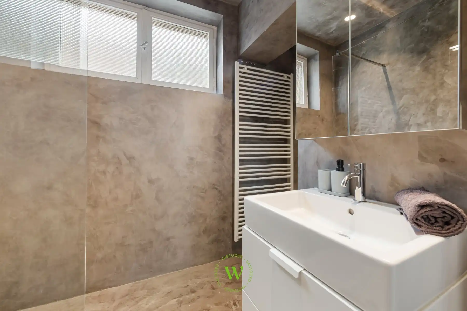 Karaktervolle bel-étagewoning op een toplocatie in Brugge. foto 13