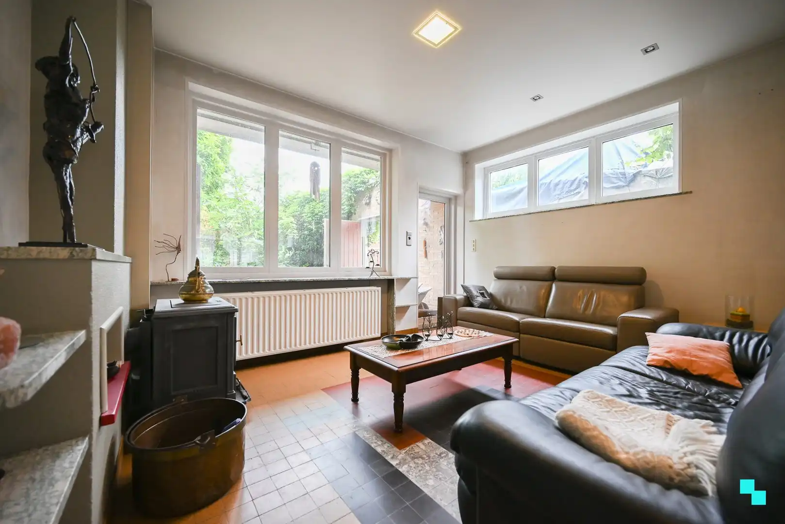 Kleurrijke kubistische burgerwoning in hartje Izegem foto 6