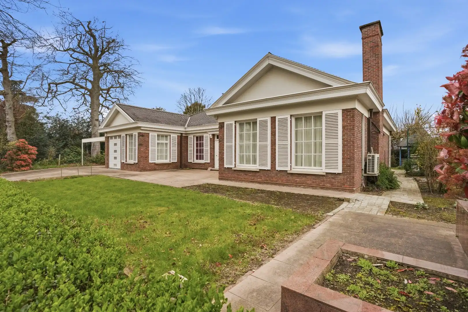 Statige woning te koop in centrum Stasegem, onder de kerktoren op 1000 m² grond, afgewerkt met authentieke en kwaliteitsvolle materialen. foto 28