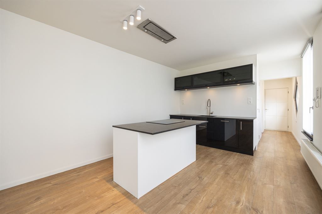 Instapklaar appartement op centrale locatie foto 10