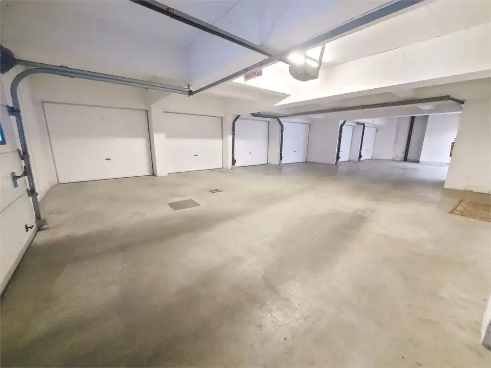 Ruim en lichtrijk app. met 2 slpks + garage mogelijk foto 14