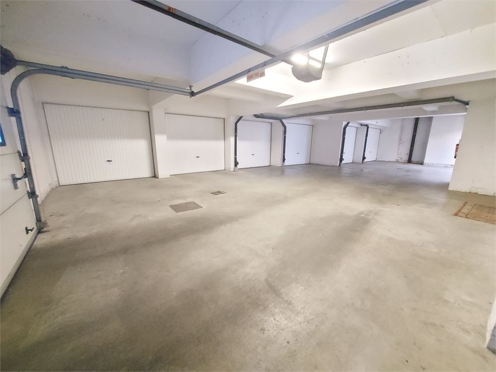 Ruim en lichtrijk app. met 2 slpks + garage mogelijk foto 14