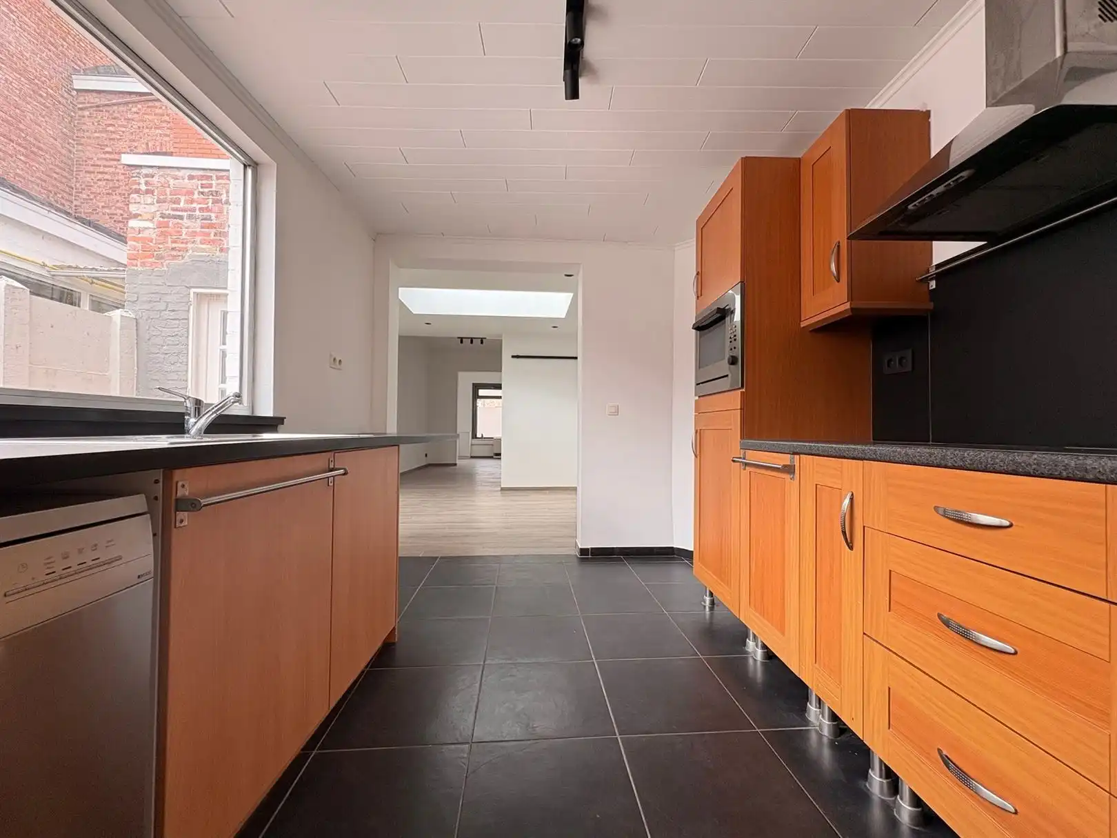 Gerenoveerde rijwoning met tuin foto 13