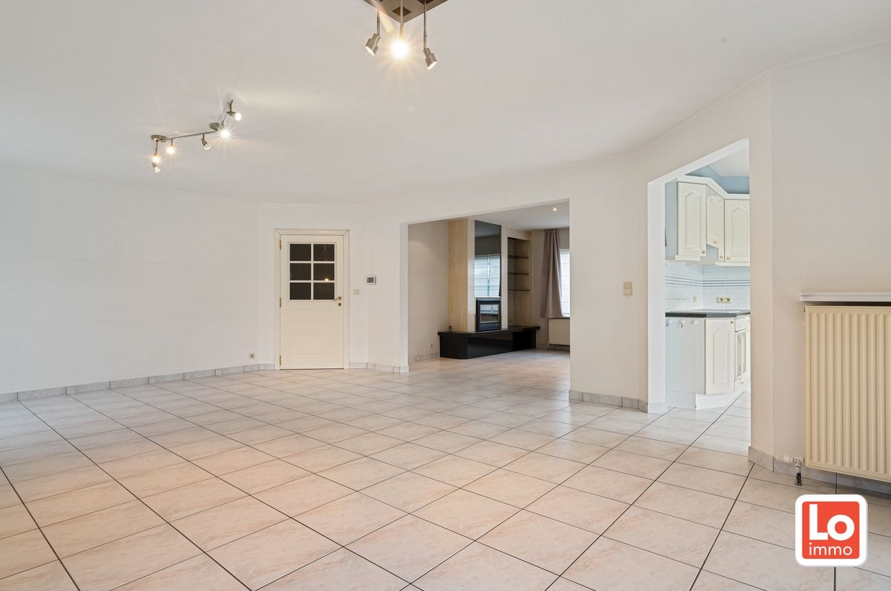 VERKOCHT!! Mooie en degelijke open bebouwing met inpandige garage op een heel rustige toplocatie vlakbij het centrum van Lochristi! foto 7