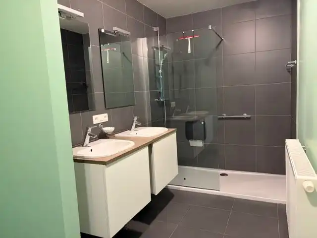 Ruim appartement met 2 slaapkamers + parkeerplaats  foto 8