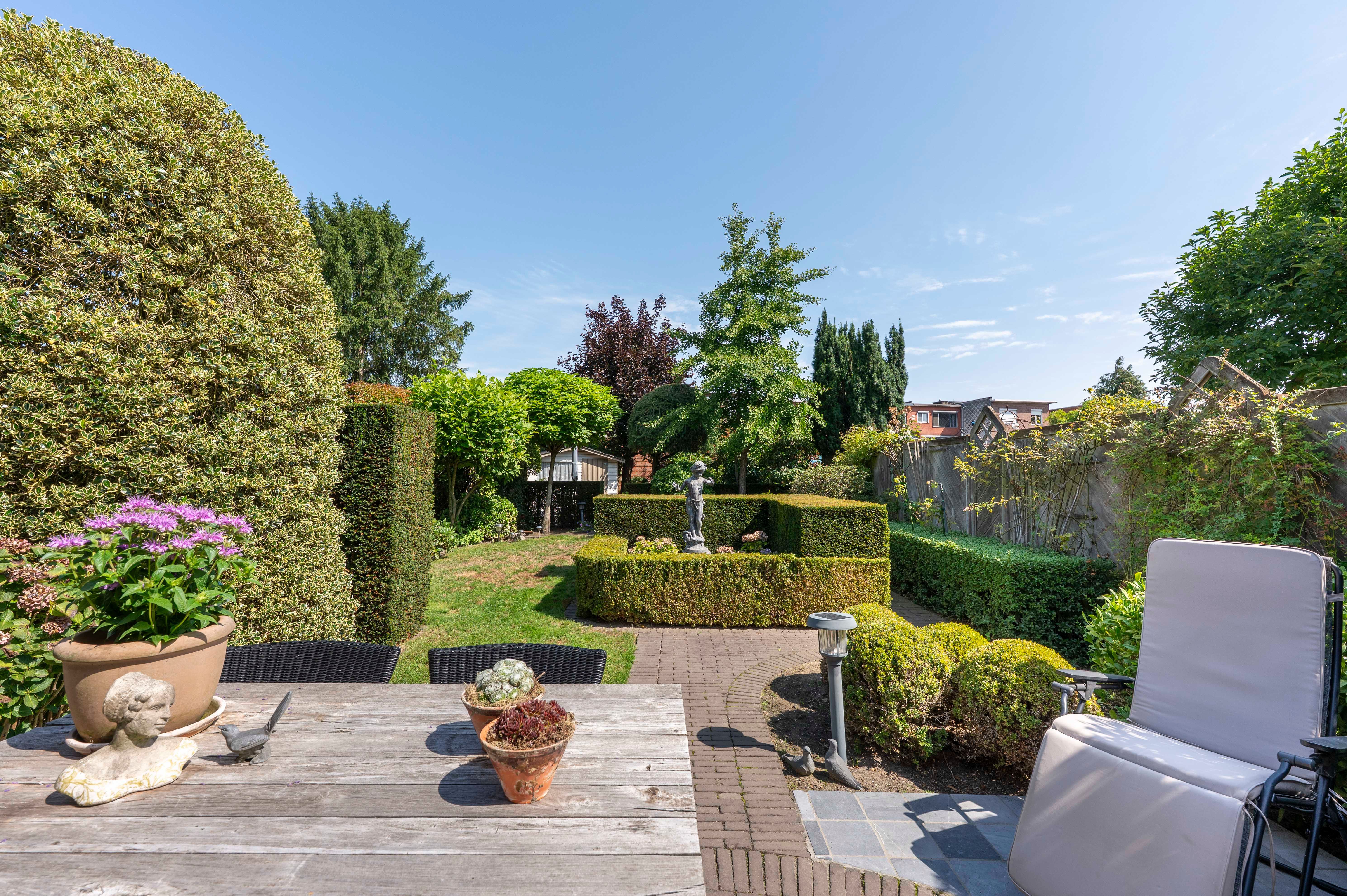Instapklare gezinswoning met prachtige tuin en veranda in hartje Ekeren foto 26