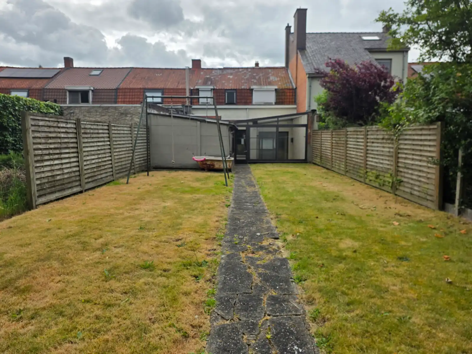 Goedgelegen woning met garage en mooie tuin foto 26