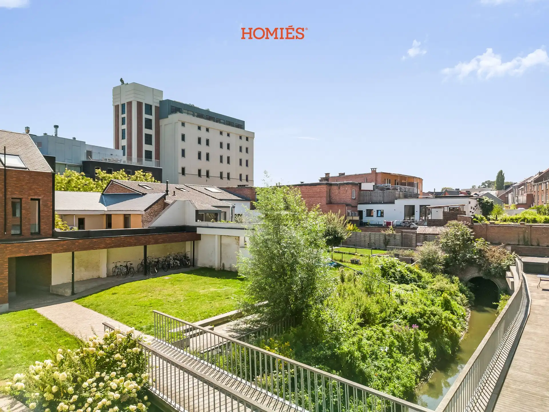 Moderne studentenkamer met hedendaags comfort foto 3